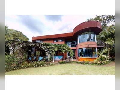 House · For sale · 10 bedrooms