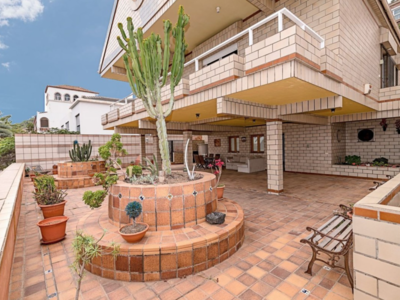 House · For sale · 9 bedrooms