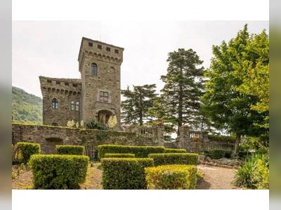 House · For sale · 8 bedrooms